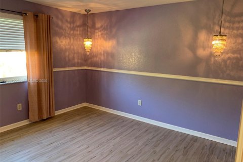 Townhouse in Davie, Florida 4 bedrooms, 180.79 sq.m. № 2064243 - photo 23