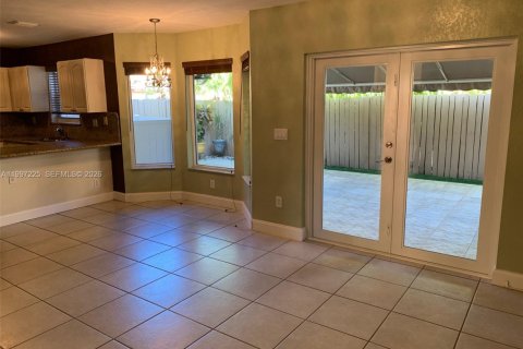 Townhouse in Davie, Florida 4 bedrooms, 180.79 sq.m. № 2064243 - photo 13