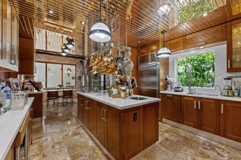 House in Miami, Florida 5 bedrooms, 435.25 sq.m. № 1848735 - photo 7