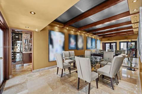 House in Miami, Florida 5 bedrooms, 435.25 sq.m. № 1848735 - photo 6