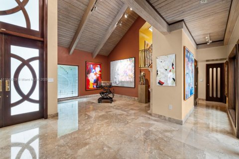 House in Miami, Florida 5 bedrooms, 435.25 sq.m. № 1848735 - photo 3
