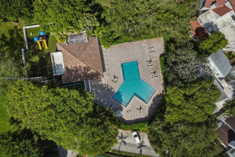 House in Miami, Florida 5 bedrooms, 435.25 sq.m. № 1848735 - photo 19