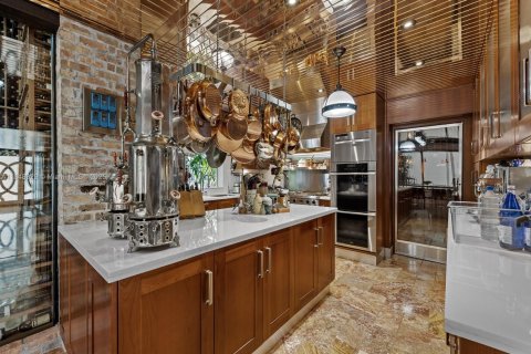House in Miami, Florida 5 bedrooms, 435.25 sq.m. № 1848735 - photo 8