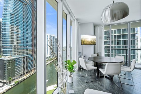 Condominio en Miami, Florida, 2 dormitorios  № 1964686