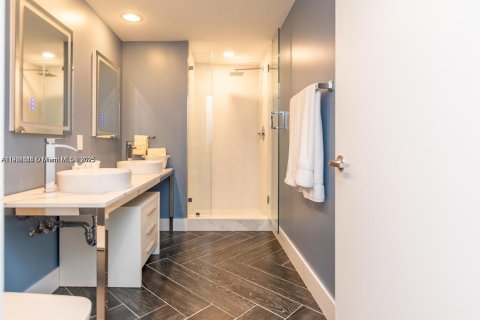 Condominio en venta en Miami, Florida, 2 dormitorios, 128.76 m2 № 1964686 - foto 17