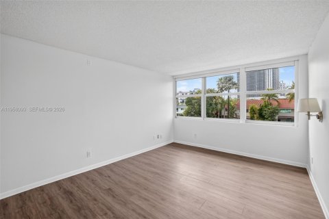 Copropriété à louer à North Miami Beach, Floride: 2 chambres, 112.69 m2 № 2009966 - photo 24