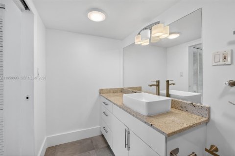 Copropriété à louer à North Miami Beach, Floride: 2 chambres, 112.69 m2 № 2009966 - photo 28