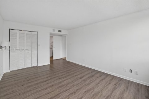 Copropriété à louer à North Miami Beach, Floride: 2 chambres, 112.69 m2 № 2009966 - photo 25