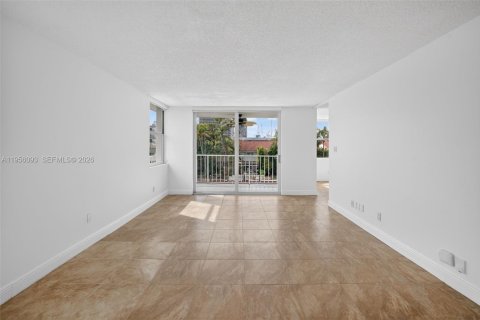 Copropriété à louer à North Miami Beach, Floride: 2 chambres, 112.69 m2 № 2009966 - photo 7