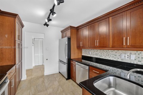 Copropriété à louer à North Miami Beach, Floride: 2 chambres, 112.69 m2 № 2009966 - photo 14