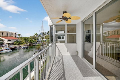 Copropriété à louer à North Miami Beach, Floride: 2 chambres, 112.69 m2 № 2009966 - photo 21