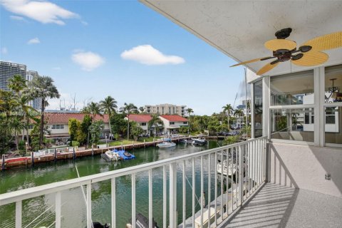 Copropriété à louer à North Miami Beach, Floride: 2 chambres, 112.69 m2 № 2009966 - photo 4