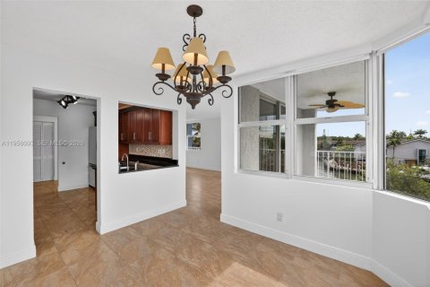 Copropriété à louer à North Miami Beach, Floride: 2 chambres, 112.69 m2 № 2009966 - photo 15