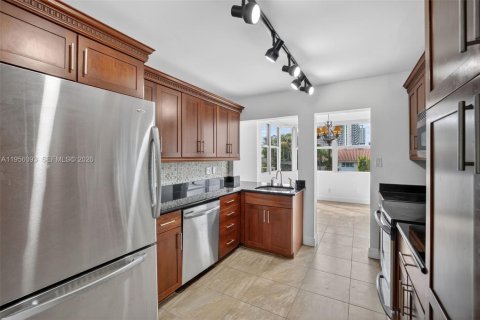 Copropriété à louer à North Miami Beach, Floride: 2 chambres, 112.69 m2 № 2009966 - photo 12