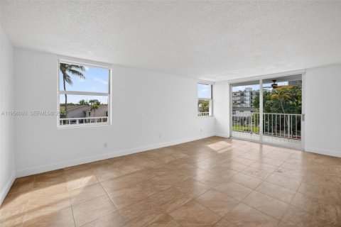Copropriété à louer à North Miami Beach, Floride: 2 chambres, 112.69 m2 № 2009966 - photo 8