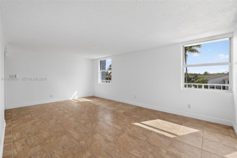 Copropriété à louer à North Miami Beach, Floride: 2 chambres, 112.69 m2 № 2009966 - photo 9