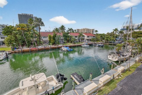 Copropriété à louer à North Miami Beach, Floride: 2 chambres, 112.69 m2 № 2009966 - photo 6