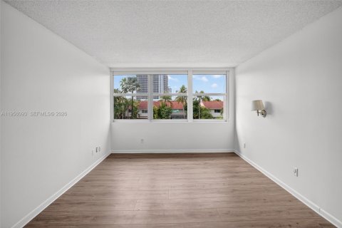 Copropriété à louer à North Miami Beach, Floride: 2 chambres, 112.69 m2 № 2009966 - photo 23