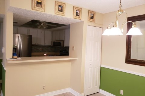 Condominio en alquiler en Port Charlotte, Florida, 2 dormitorios, 83.61 m2 № 2218433 - foto 3