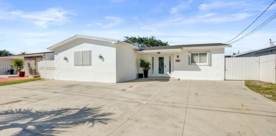 Дом в Мирамар, Флорида 4 спальни, 111.02м2 № 2023884