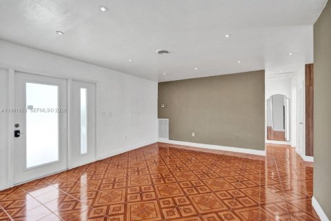 Купить виллу или дом в Мирамар, Флорида 4 спальни, 111.02м2, № 2023884 - фото 12