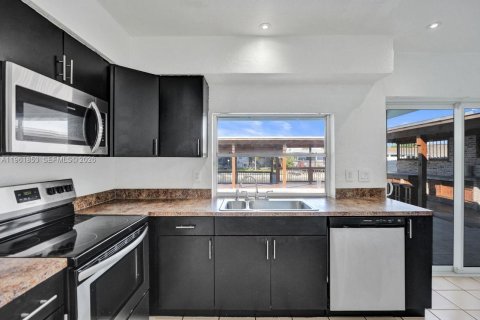 Купить виллу или дом в Мирамар, Флорида 4 спальни, 111.02м2, № 2023884 - фото 5