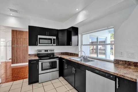 Купить виллу или дом в Мирамар, Флорида 4 спальни, 111.02м2, № 2023884 - фото 6