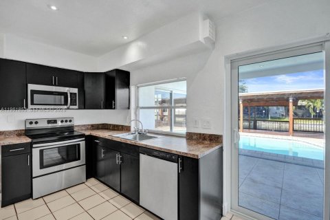 Купить виллу или дом в Мирамар, Флорида 4 спальни, 111.02м2, № 2023884 - фото 7