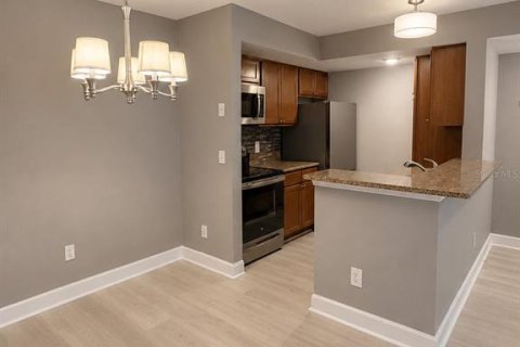 Condominio en alquiler en Orlando, Florida, 2 dormitorios, 91.79 m2 № 2231354 - foto 3