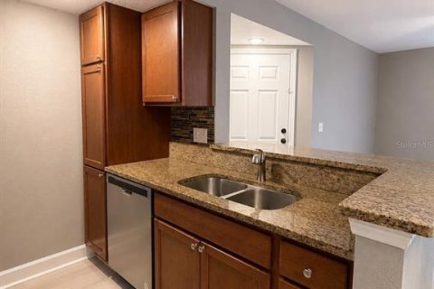 Condominio en alquiler en Orlando, Florida, 2 dormitorios, 91.79 m2 № 2231354 - foto 6