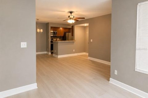 Condominio en alquiler en Orlando, Florida, 2 dormitorios, 91.79 m2 № 2231354 - foto 18