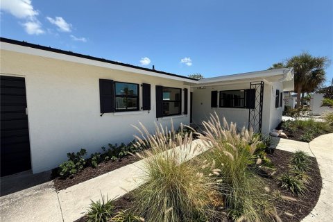 House in Palmetto, Florida 3 bedrooms, 169.45 sq.m. № 1751342 - photo 4