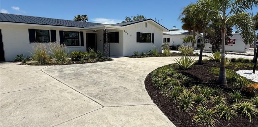 House in Palmetto, Florida 3 bedrooms, 169.45 sq.m. № 1751342