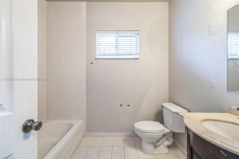 House in Homestead, Florida 3 bedrooms, 195.56 sq.m. № 1781632 - photo 23