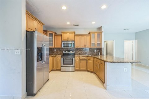 House in Homestead, Florida 3 bedrooms, 195.56 sq.m. № 1781632 - photo 16