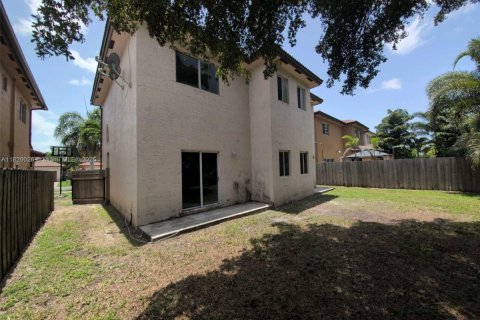 House in Homestead, Florida 3 bedrooms, 195.56 sq.m. № 1781632 - photo 11