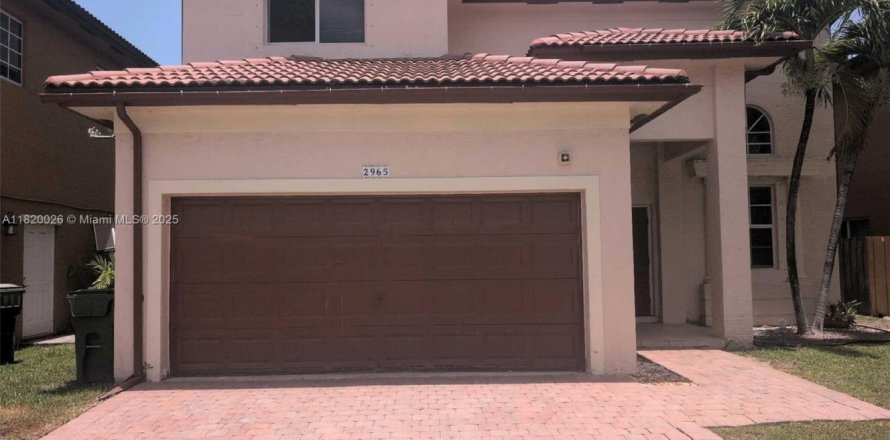 House in Homestead, Florida 3 bedrooms, 195.56 sq.m. № 1781632
