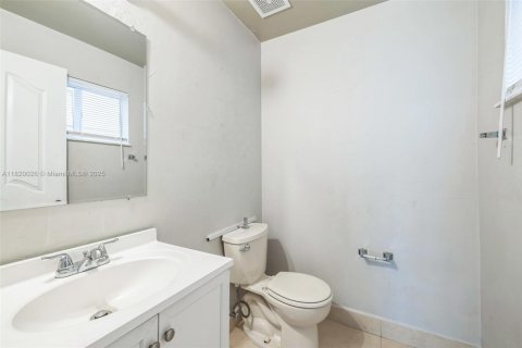 House in Homestead, Florida 3 bedrooms, 195.56 sq.m. № 1781632 - photo 18