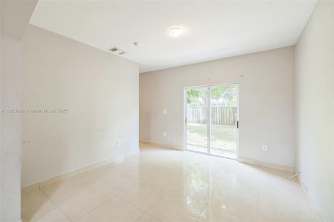 House in Homestead, Florida 3 bedrooms, 195.56 sq.m. № 1781632 - photo 25