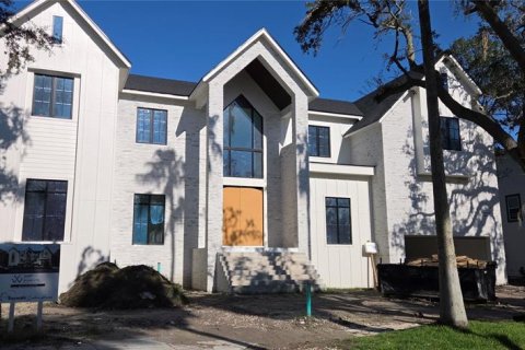 House in Tampa, Florida 5 bedrooms, 575.99 sq.m. № 2416841 - photo 10
