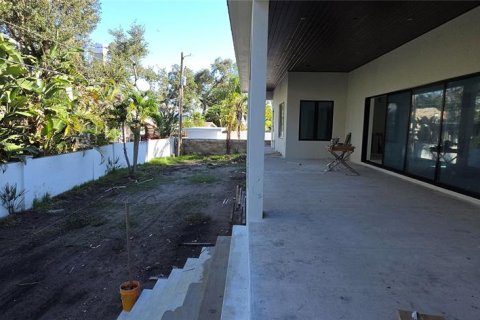 House in Tampa, Florida 5 bedrooms, 575.99 sq.m. № 2416841 - photo 6