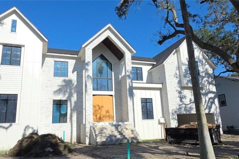 House in Tampa, Florida 5 bedrooms, 575.99 sq.m. № 2416841