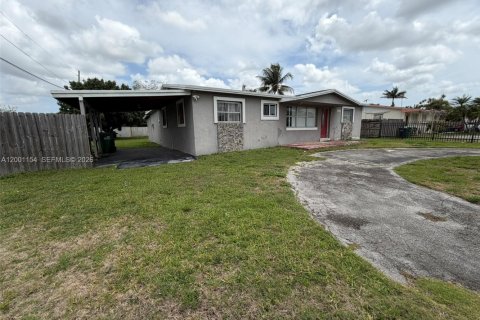 Casa en venta en Homestead, Florida, 3 dormitorios, 152.36 m2 № 2065361 - foto 3