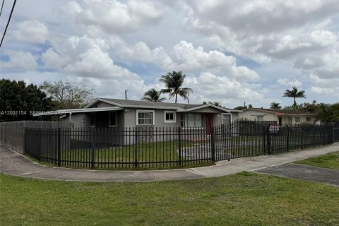 Casa en Homestead, Florida 3 dormitorios, 152.36 m2 № 2065361