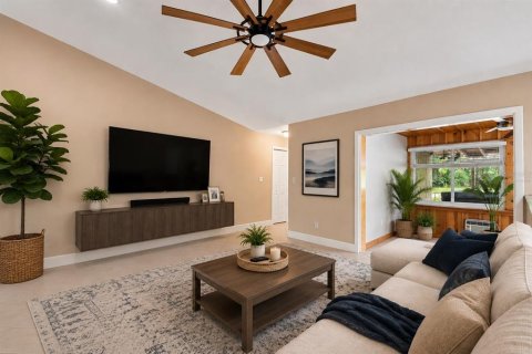 House in Apopka, Florida 4 bedrooms, 208.19 sq.m. № 2259181 - photo 8