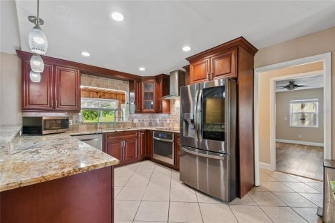 House in Apopka, Florida 4 bedrooms, 208.19 sq.m. № 2259181 - photo 6