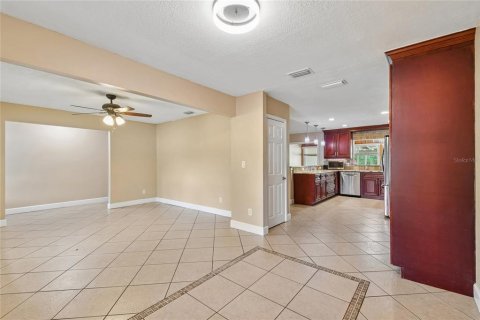 House in Apopka, Florida 4 bedrooms, 208.19 sq.m. № 2259181 - photo 5