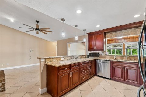 House in Apopka, Florida 4 bedrooms, 208.19 sq.m. № 2259181 - photo 7