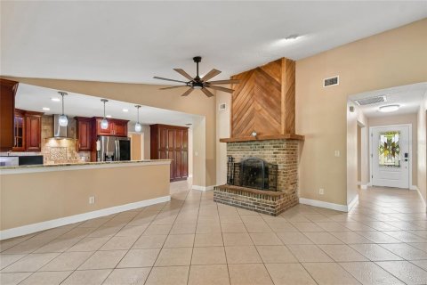 House in Apopka, Florida 4 bedrooms, 208.19 sq.m. № 2259181 - photo 10