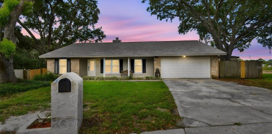 House in Apopka, Florida 4 bedrooms, 208.19 sq.m. № 2259181